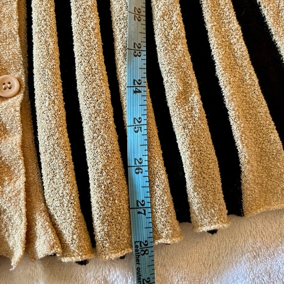 Zara - Size L
Striped Black and Tan (Taupe) Women's Knit Button Front Top - Picture 5 of 8